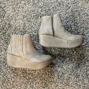 Yellowbox Platform Beige Tan Booties, size 6.5